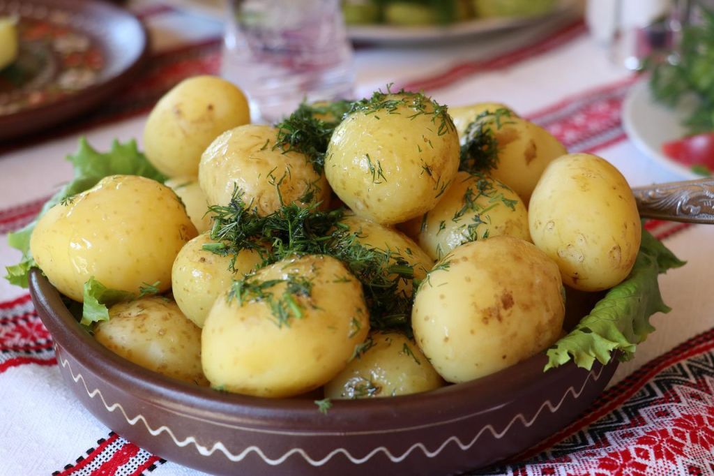 ukrainian-dill-potatoes-ge81a2aef2_1280.jpg