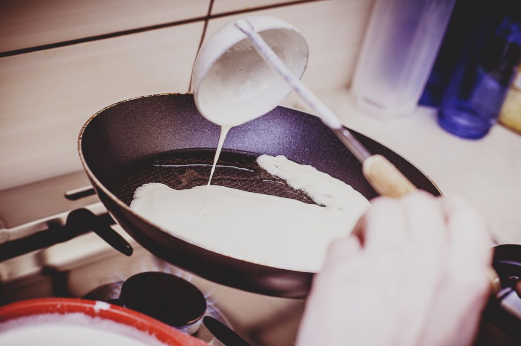 cooking_batter_frying_frying_pan_kitchen_preparing_pancakes_breakfast-851233.jpg