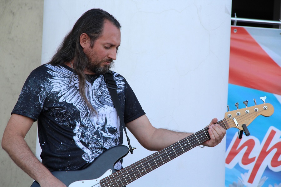 День музыки: металлург и рок-музыкант о творчестве и работе | 30.09.2022 |  Новости Новотроицка - БезФормата
