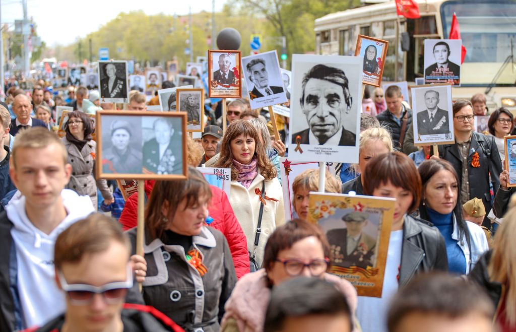 Нтск новотроицк главный сайт города. Люди празднуют день Победы. Парад 9 мая Новотроицк. Балей Новотроицк отпраздновал. Нокс ТВ Новотроицк 9 мая.