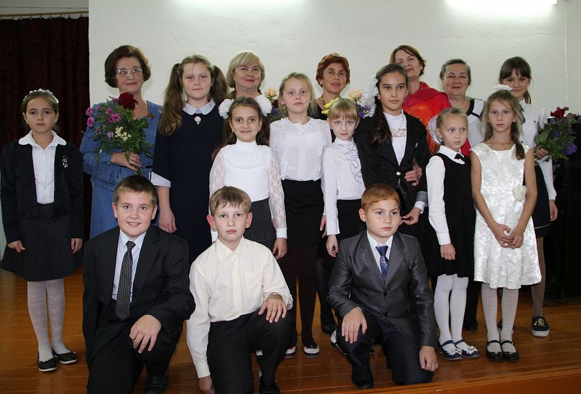 В зале музыкальной школы Новотроицка прошел концерт ко Дню учителя