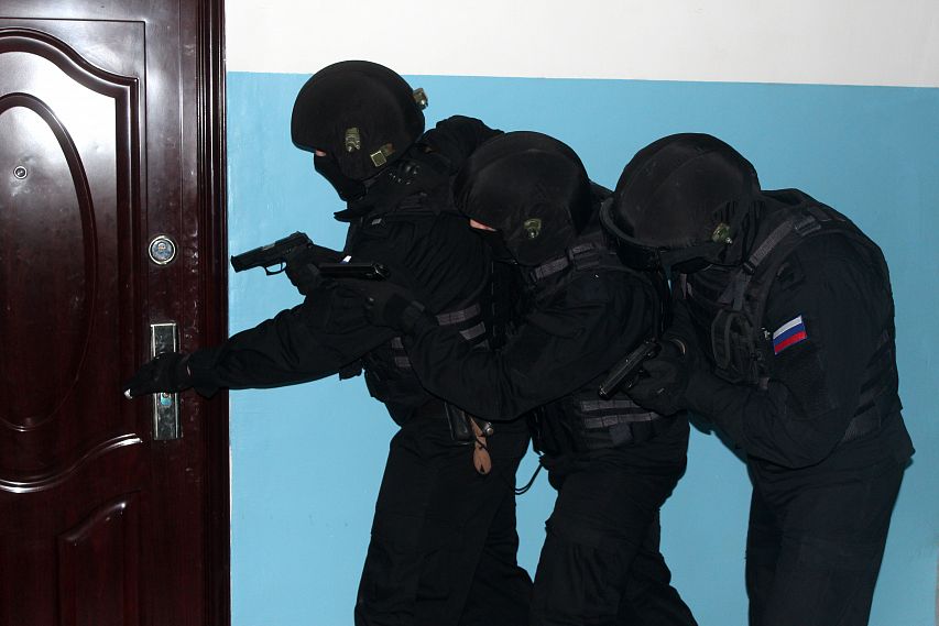   Сотрудники Росгвардии помогли полицейским накрыть игорное заведение в Новотроицке