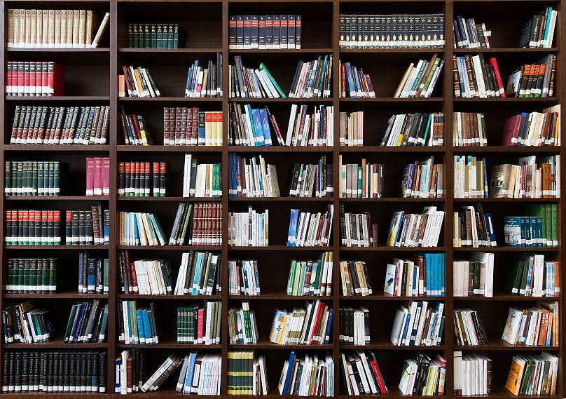 Новотройчан приглашают присоединиться к акции «100 тысяч книг для тюремных библиотек» 