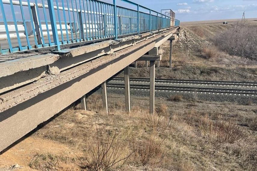 В Новотроицке до октября закрыли мост через железнодорожные пути