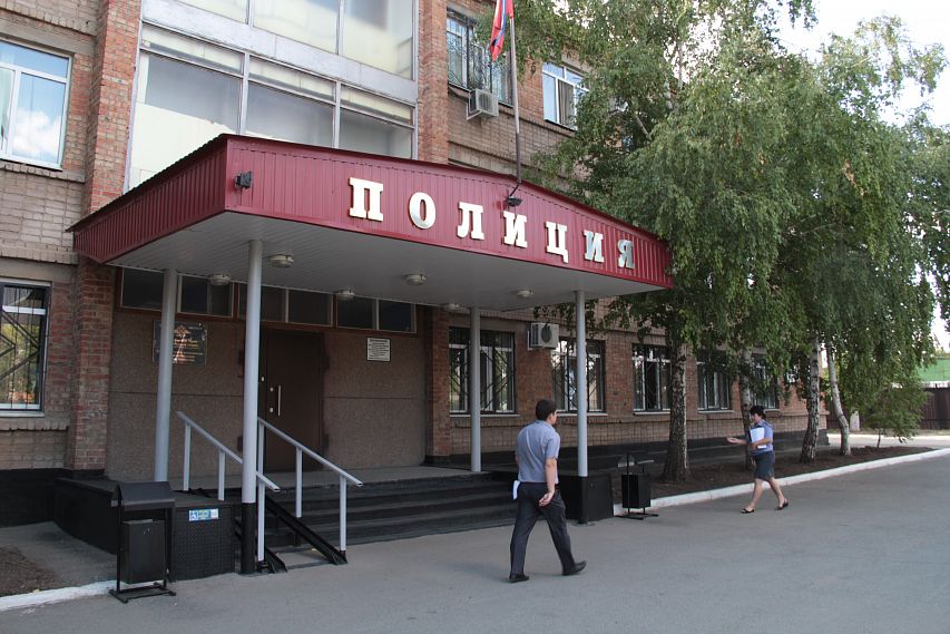 Полицейские задержали подозреваемого в разбойном нападении на магазины в Новотроицке и Орске