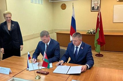 Глава Новотроицка подписал соглашение о дружественных отношениях с Фрунзенским районом Минска