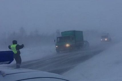 Из-за непогоды в Оренбуржье перекрыли ещё три дороги
