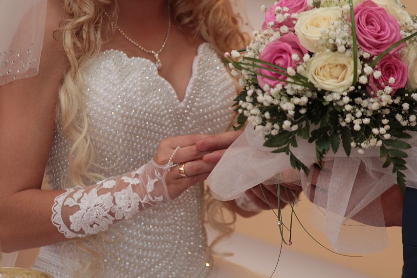 За прошедший месяц в Новотроицке 40 пар поженились и 39 развелись