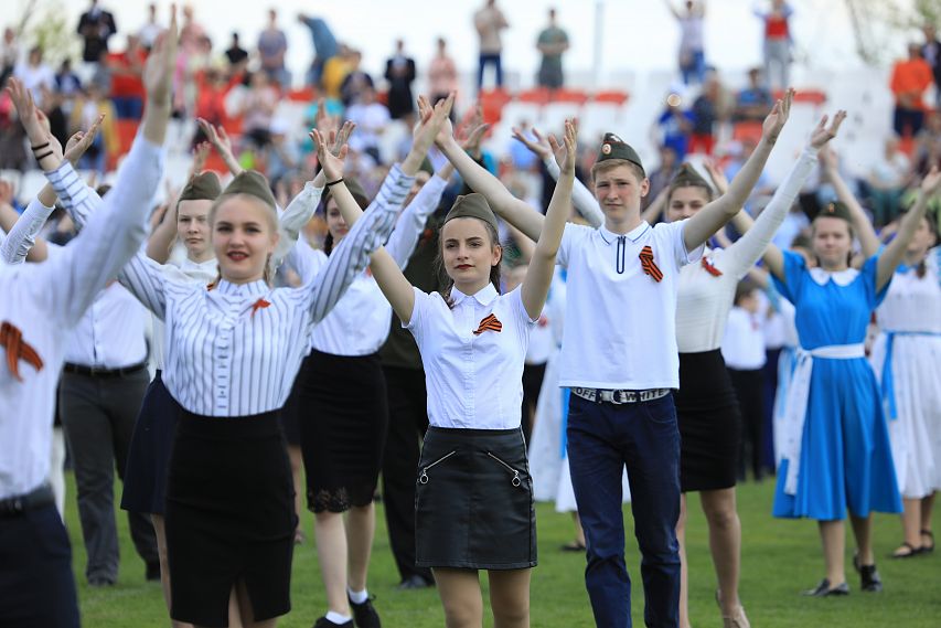 При поддержке Металлоинвеста в Новотроицке прошёл концерт  в честь 76-й годовщины Дня Победы