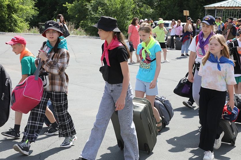 Лагерь родник новотроицк 2024. Детский оздоровительный лагерь Родник Новотроицк. Лагерь Чайка Новотроицк. Лагерь Родник Оренбургская область город Новотроицк. Лагерь Родник Мелеуз.