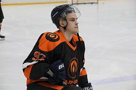 Хоккейная команда Уральской Стали одержала победу в матче против медногорского «Металлурга»