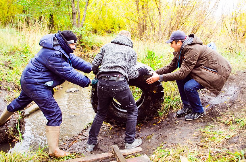 Волонтеры Новотроицка освободили от мусора ручей Разбойку 