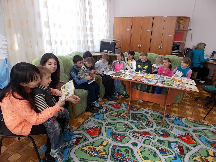 Новотроицкие подростки приняли участие во всероссийской акции «Дарите книги с любовью»