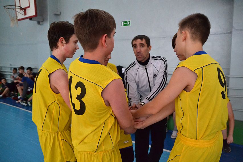 В Новотроицке прошел турнир по баскетболу памяти Сергея Захарьева