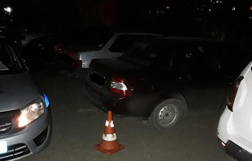 В Новотроицке автолюбитель испортил чужую машину и «сбежал»