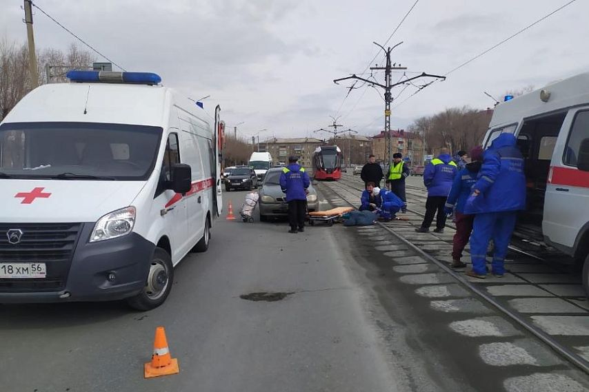 В Новотроицке на пешеходном переходе сбили пожилую женщину и ребёнка