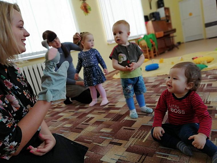В детском саду №18 самые маленькие граждане Новотроицка занимались музыкой вместе с мамами 