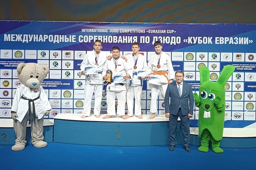 Новотройчанин Макар Петров выиграл «Кубок Евразии» по дзюдо