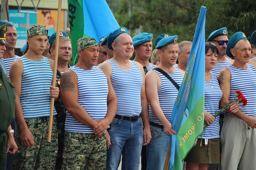 Вдв когда отмечают праздник. С праздником ВДВ. Берет «ВДВ». ВДВ войска.