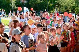 В Новотроицке на День металлурга прошёл масштабный детский праздник