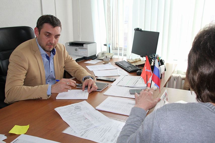 Начальник жилищно-коммунального отдела Новотроицка провёл личный приём граждан