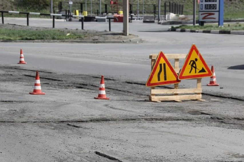 В Новотроицке приступили к ямочному ремонту дорог
