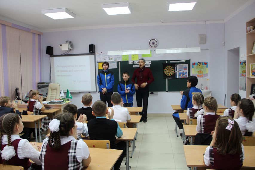 В новотроицкой школе №15 прошел классный час к Международному дню инвалида