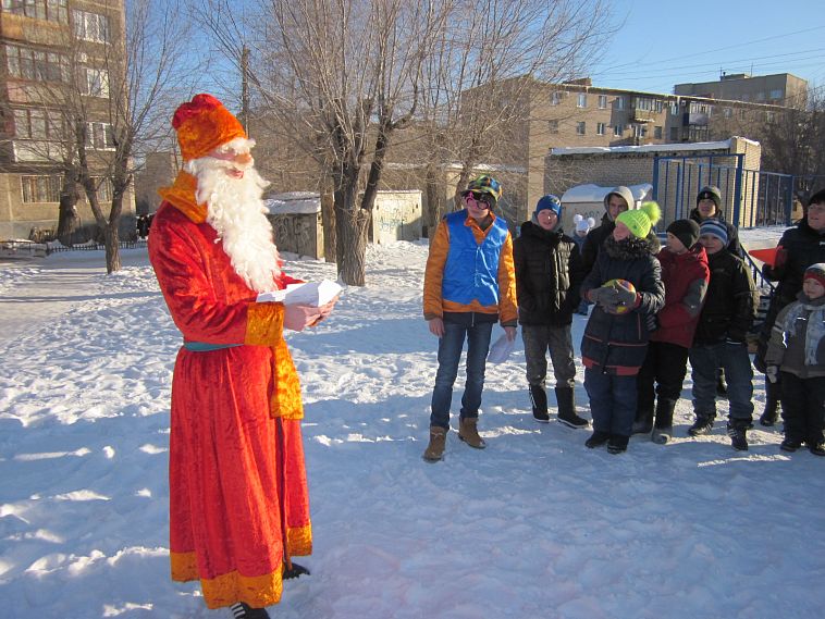 Дед Мороз не спешит уезжать из Новотроицка 