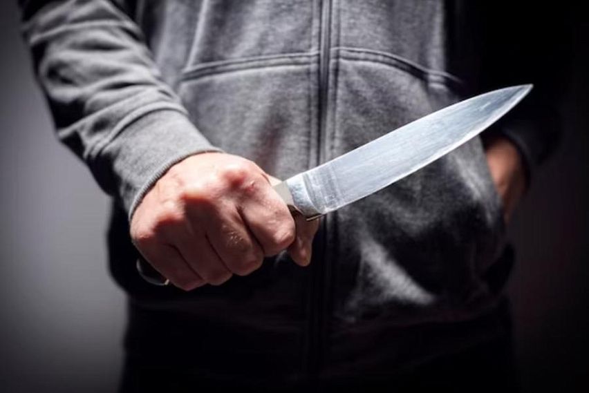 В Новотроицке 19-летний парень в баре ударил ножом в живот незнакомца