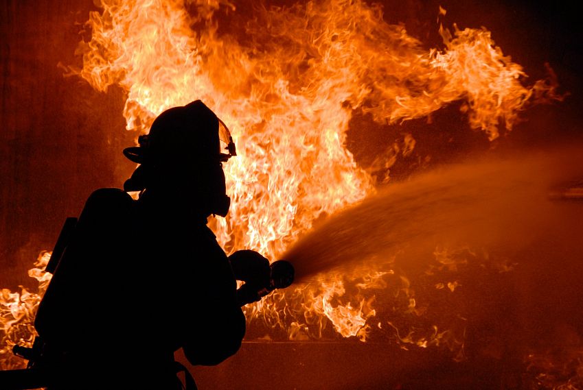 Новотроицк в происшествиях: в Аккермановке-пожар, сотрудники "ЮУГПК" пожаловались на маршрутки