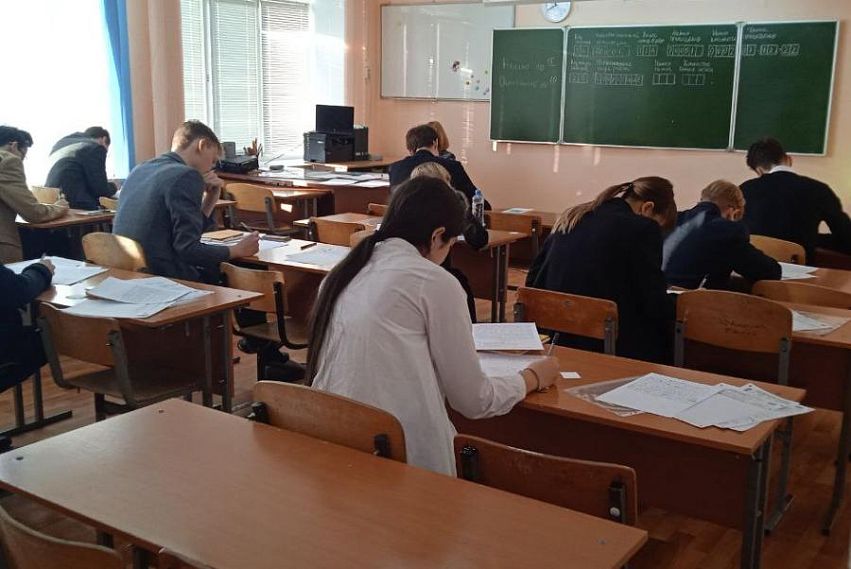 Одиннадцатиклассники Новотроицка написали итоговое сочинение