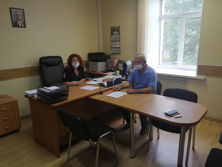 В Новотроицке сотрудники полиции и представитель таджикской диаспоры обсудили изменения в миграционном законодательстве 