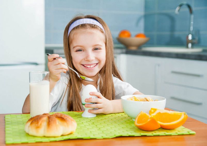 Завтрак для умников и умниц: в Роскачестве рассказали, чем накормить школьника