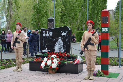 В Новотроицке открыли памятник пограничникам всех поколений