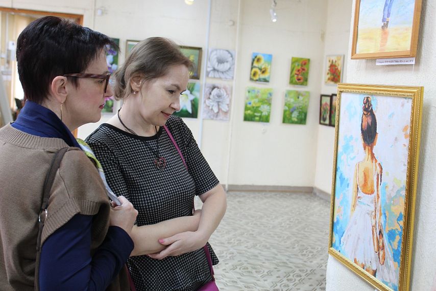 Музей Новотроицка организовал коллективную выставку 44 художников