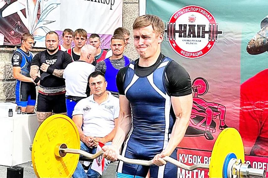 Новотройчанин Анатолий Уваров завоевал три золота на кубке восточного Оренбуржья по силовым видам спорта