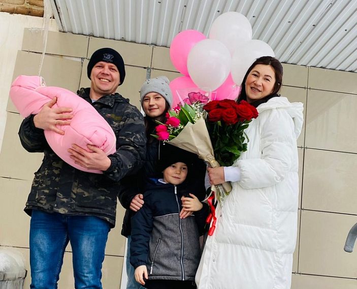 В Новотроицке зарегистрировали 100-го новорожденного малыша 