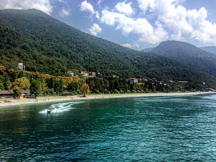 Абхазия может открыться для российских туристов с 15 июля