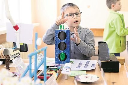 В Новотроицке на станции юных техников отметили день детских изобретений