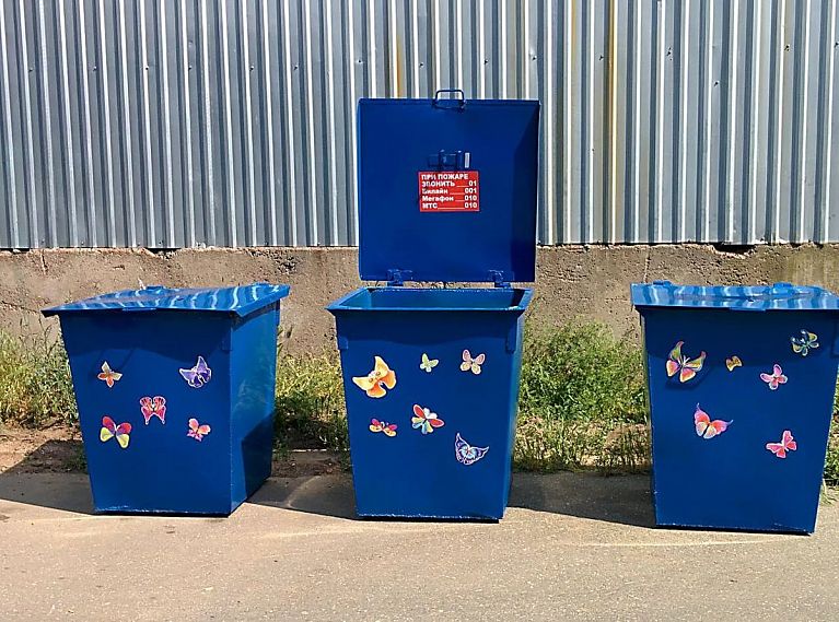 Где должны стоять контейнеры для мусора? 