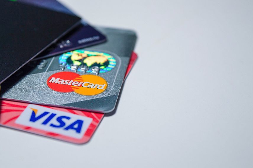 Visa и Mastercard приостановят работу в России: что это значит