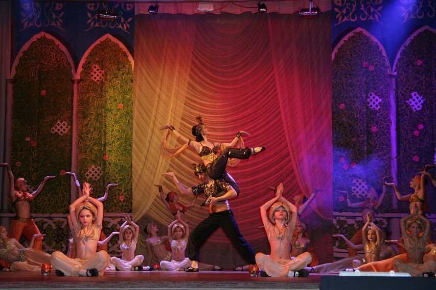  В ДК Металлургов прошел сольный концерт Образцово-художественного ансамбля классического танца «Подснежник»