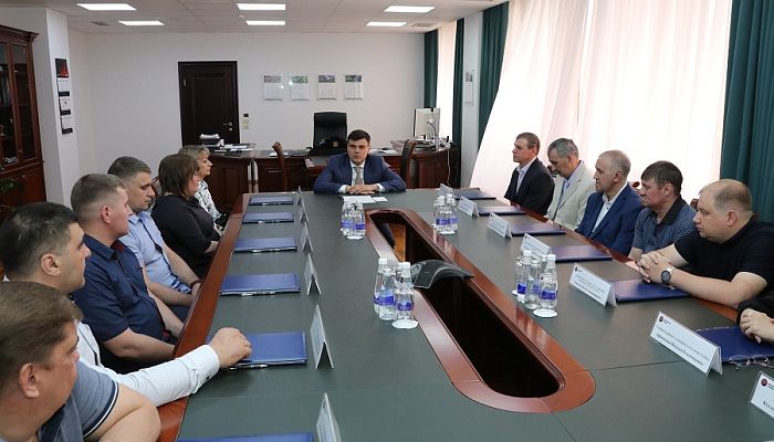 Индивидуальные контракты с управляющим директором заключили 16 работников Уральской Стали