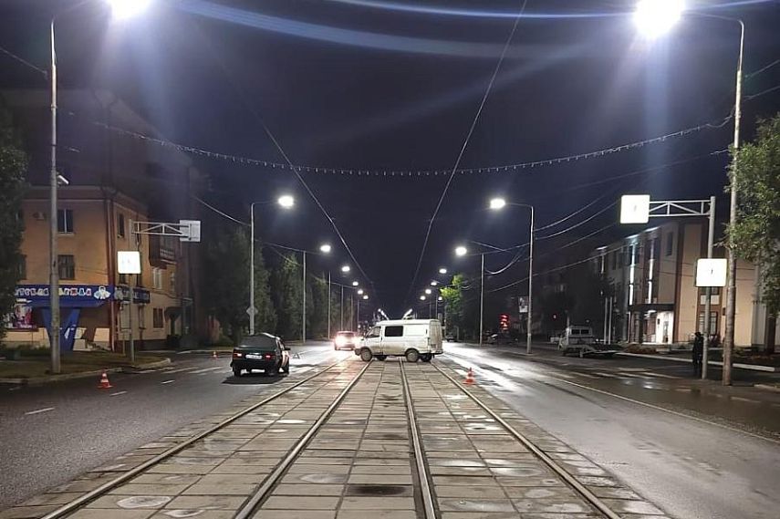 В Новотроицке на улице Советской столкнулись два автомобиля