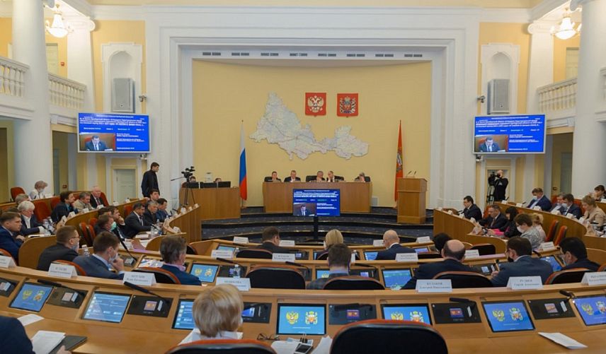 Заксоб Оренбуржья принял бюджет 2022 года: 32 «за» и 15 «против»