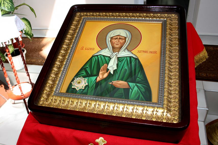 Православные Новотроицка могут помолиться иконе с частицами мощей Матроны Московской