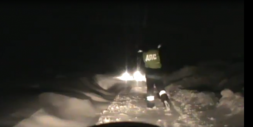 Орские полицейские помогли водителю выбраться из снежного плена