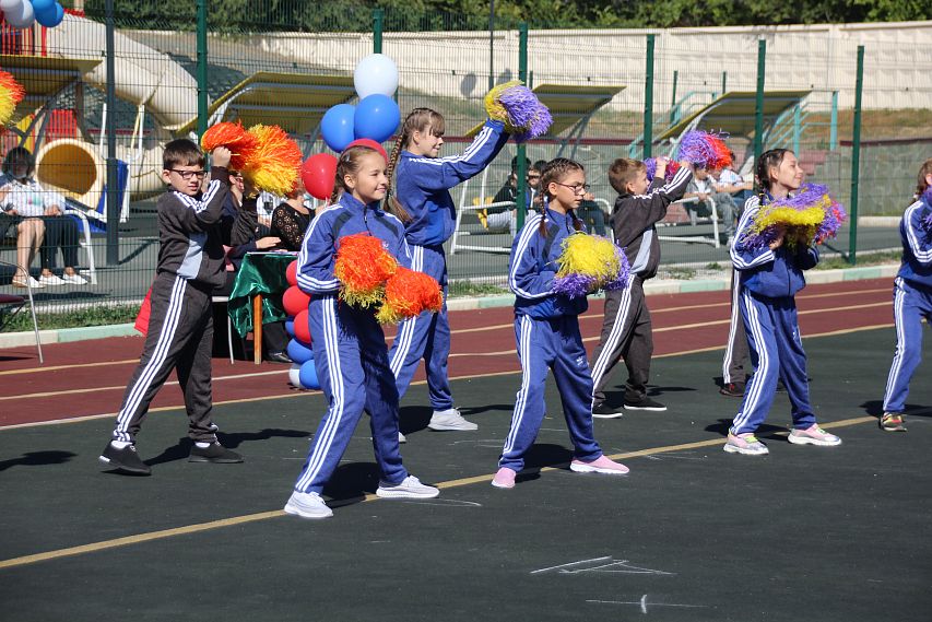 В школе-интернате Новотроицка состоялся спортивный праздник "Мы будущие олимпийцы"