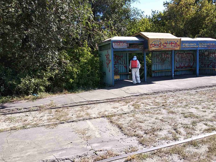 В Новотроицке санитарная обработка остановок и детских площадок продлится до конца октября