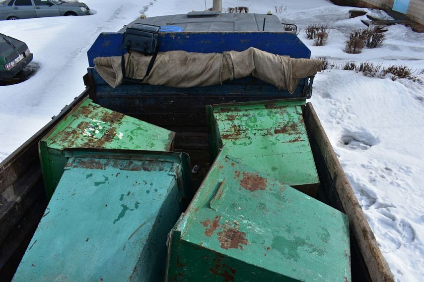Похитители мусорных баков в Новотроицке убегали от полиции до Орска 